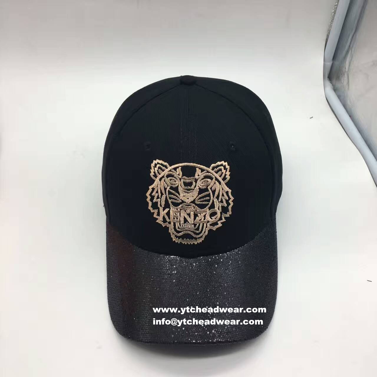 Sell hot sale fashion caps hats with hot stamping